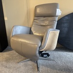 Relaxfauteuil, grijs leder, elektrisch verstelbaar